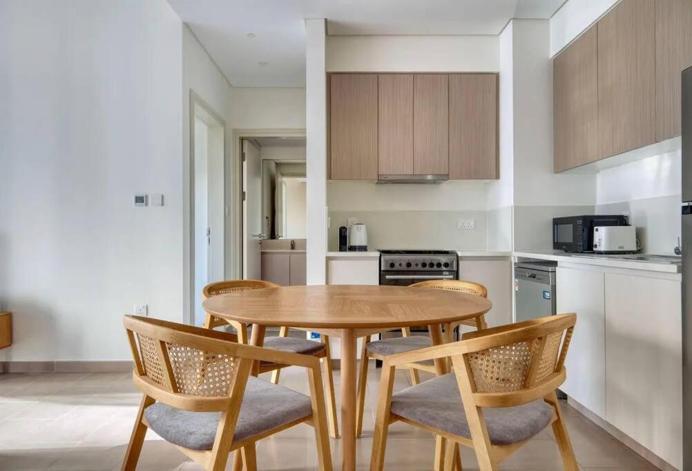 Stylish Unit In Apartment *