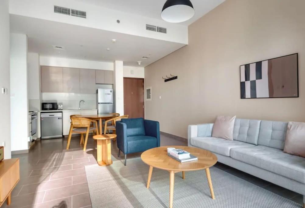 Stylish Unit In Apartment